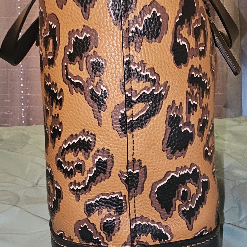 Coach 1941 Wildbeast Gotham sample tote - Picture 8 of 16
